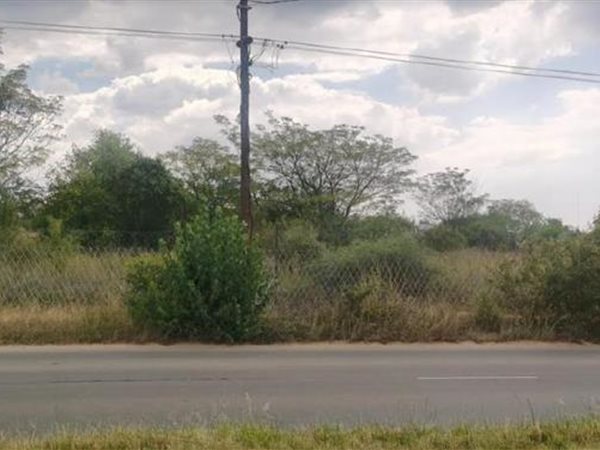 2.6 ha Land available in Broadacres